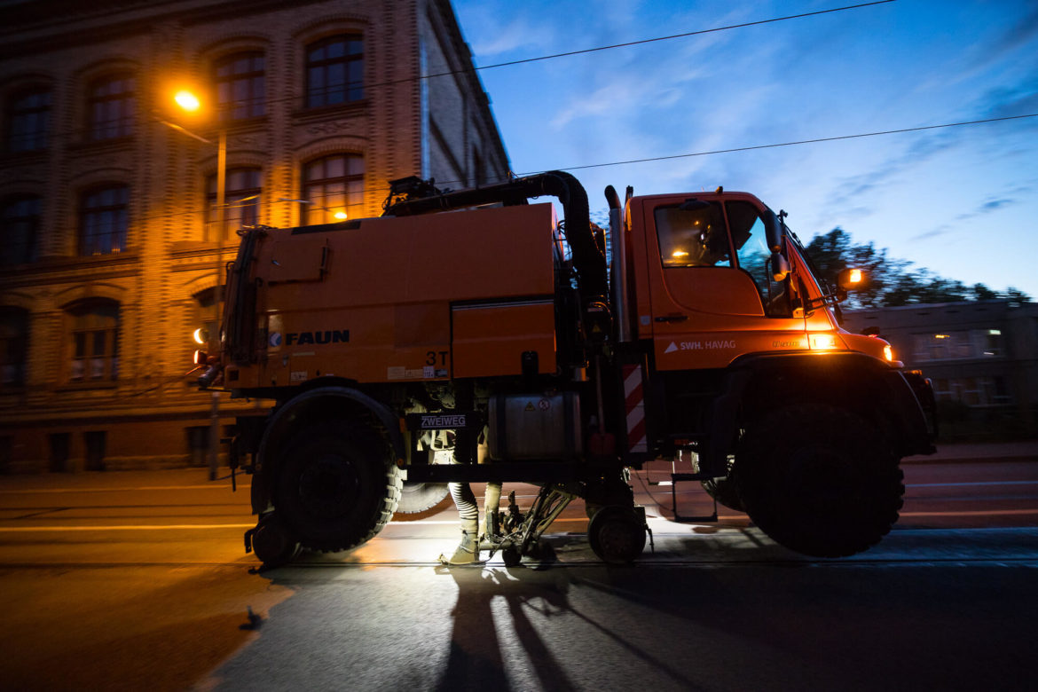 Schienenwartung mit Spezial LKW